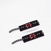 Черные кожаные наручники с красным декором и строчкой - Crazy Handmade - купить с доставкой в Черкесске