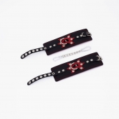 Черные кожаные наручники с красным декором и строчкой - Crazy Handmade - купить с доставкой в Черкесске