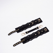 Черный кожаные оковы с узорами и золотистой фурнитурой - Crazy Handmade - купить с доставкой в Черкесске