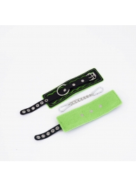 Черно-зеленые кожаные наручники с зеленой строчкой - Crazy Handmade - купить с доставкой в Черкесске