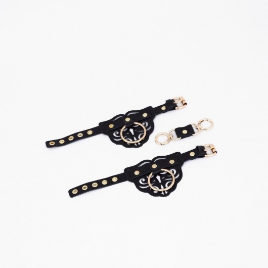 Черные кожаные наручники с клепками, кольцами и золотистой фурнитурой - Crazy Handmade - купить с доставкой в Черкесске