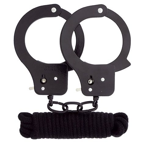Чёрные наручники из листового металла в комплекте с веревкой BONDX METAL CUFFS LOVE ROPE SET - Dream Toys - купить с доставкой в Черкесске
