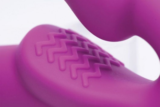 Ярко-розовый безремневой вибрострапон Evoke Vibrating Strapless Silicone Strap-on Dildo - XR Brands - купить с доставкой в Черкесске